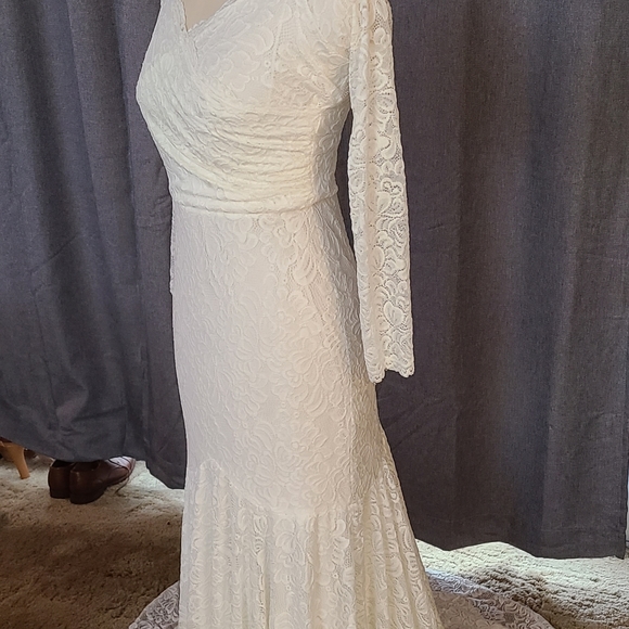 Blush Dresses & Skirts - Blush brand stretch lace wedding dress